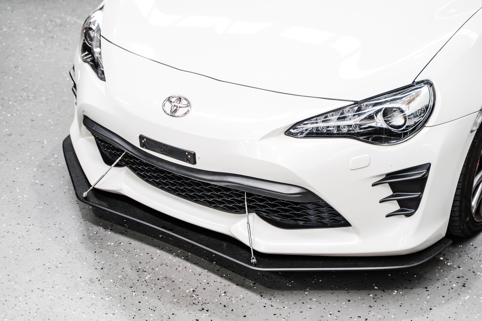 Toyota 86 (Facelift) Front Lip Splitter V2 (With Support Rods)
