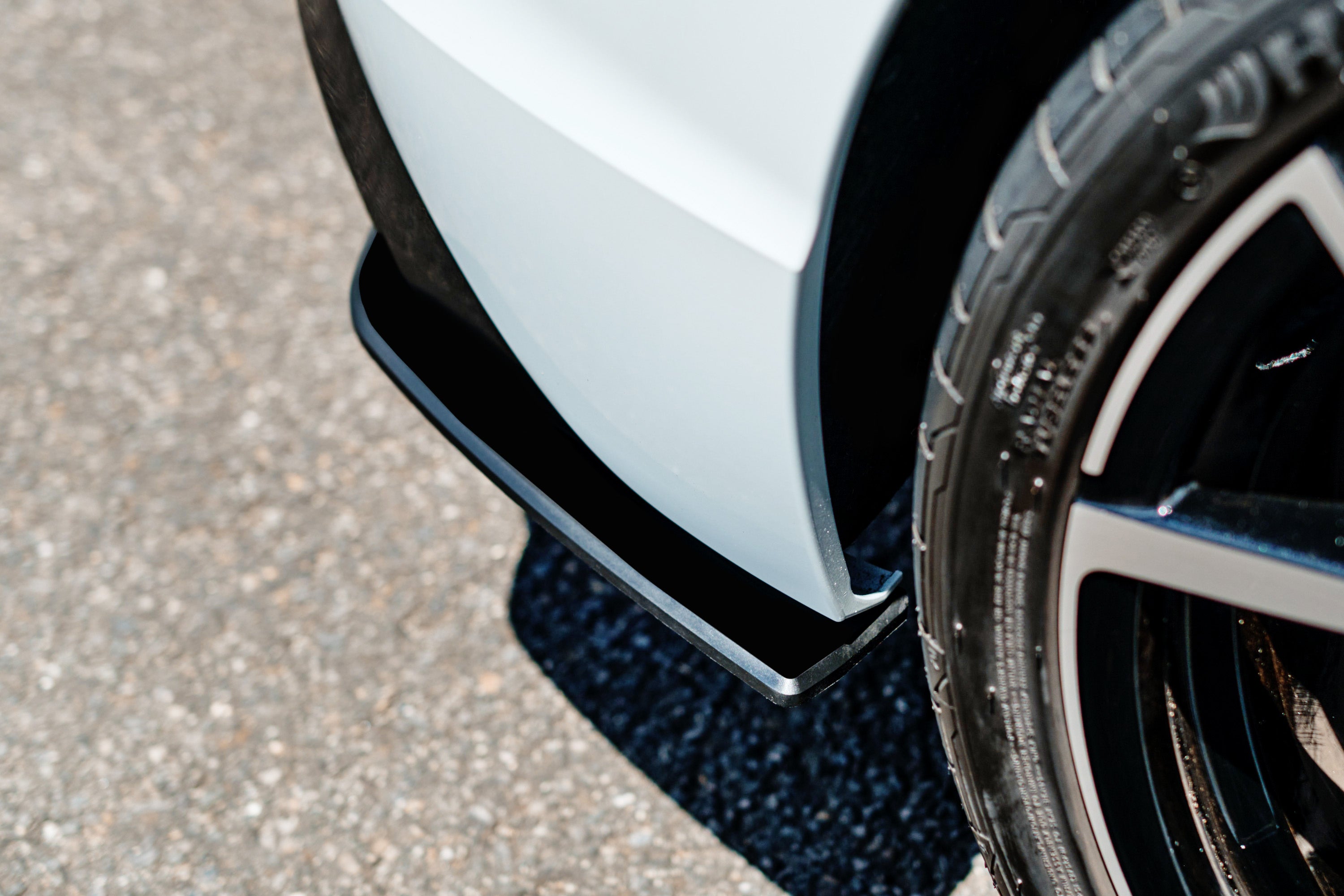 EX-DISPLAY - MK8 Golf R Rear Spats (Pair) - GLOSS BLACK