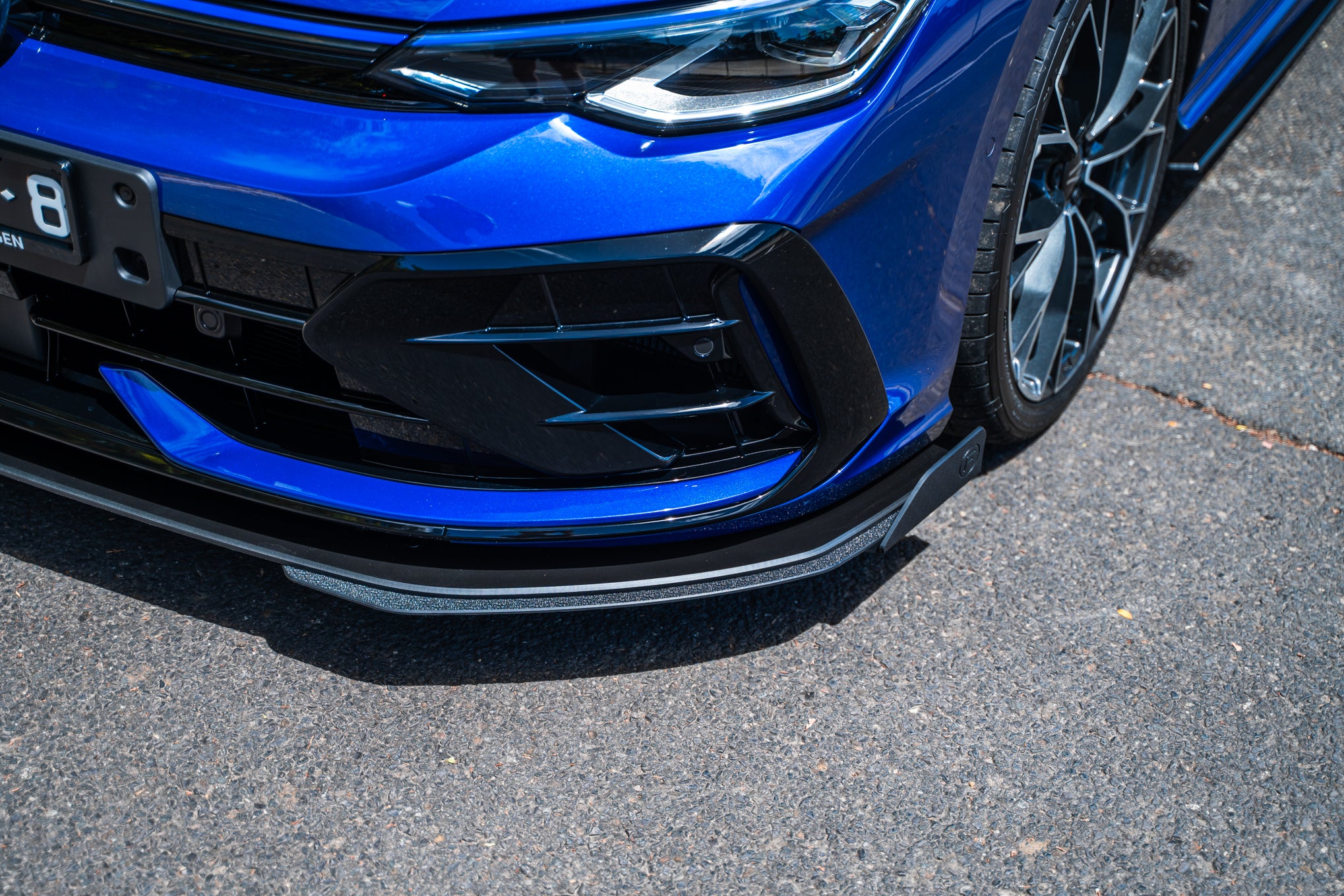 MK8.5 Golf R Chassis Mounted Front Lip Splitter